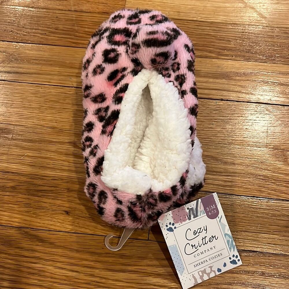 Cozy Critter Company Leopard Print Sherpa Cozies Pink Black S/M 6-7.5